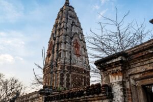 पाकिस्तान में 200 साल पुराने रामलीला मंदिर पर संकट: कमर्शियल प्लाजा बनाने के लिए ढांचे को गिराने की कोशिश का आरोप